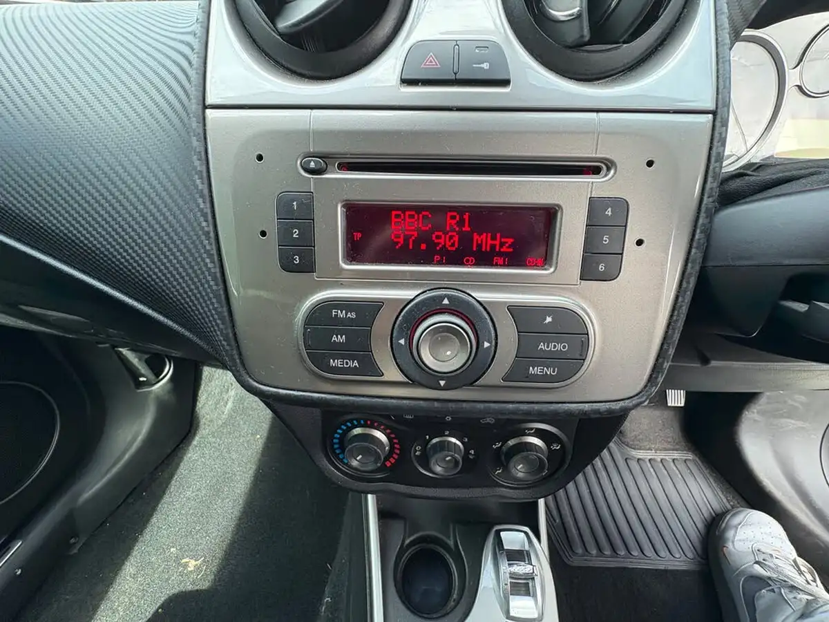 2010-alfa-romeo-mito-13td-lusso-big-9