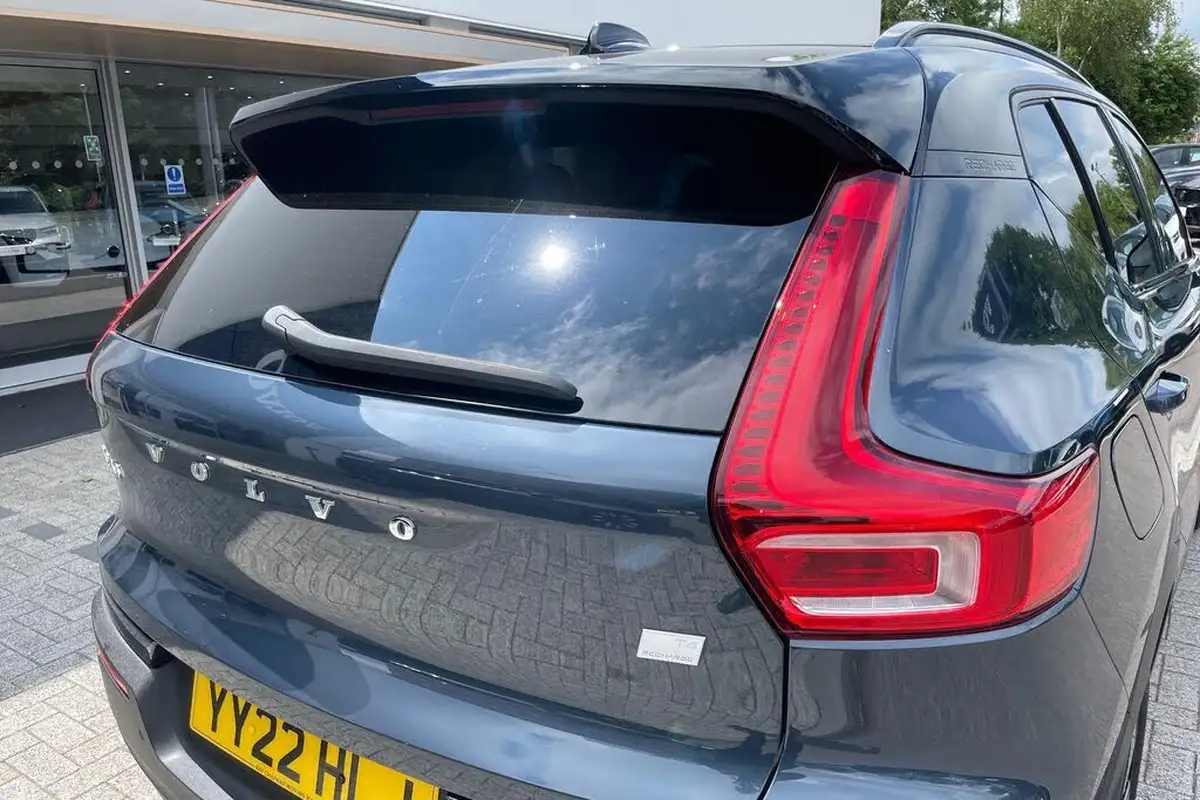 2022-volvo-xc40-15-t4-r-design-big-14