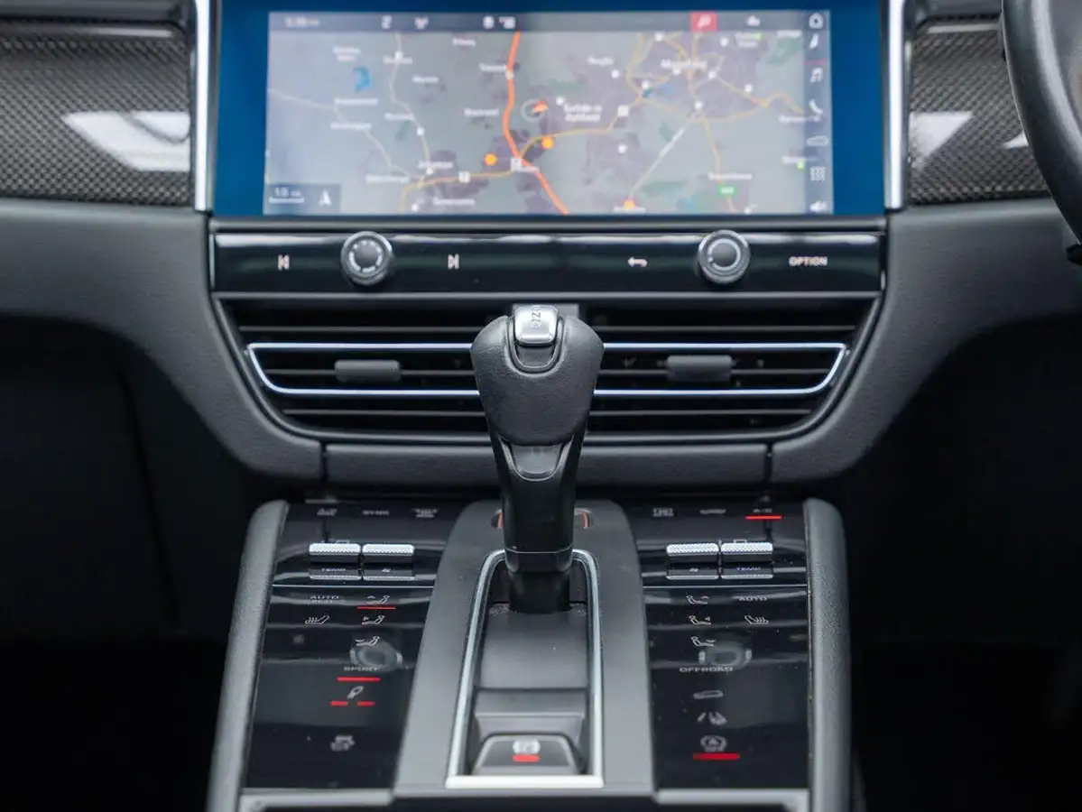 2022-porsche-macan-29-v6-s-big-39