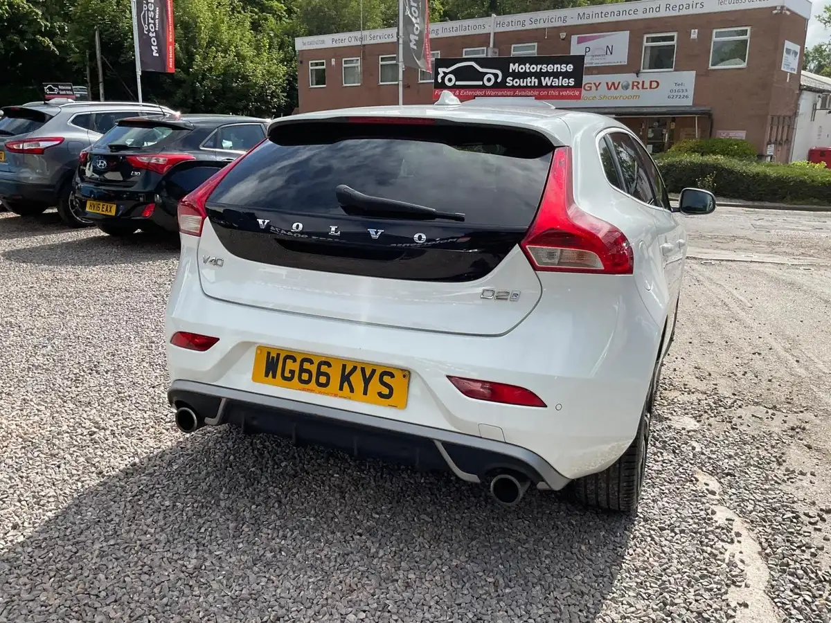 2016-volvo-v40-20td-d2-r-design-pro-big-64