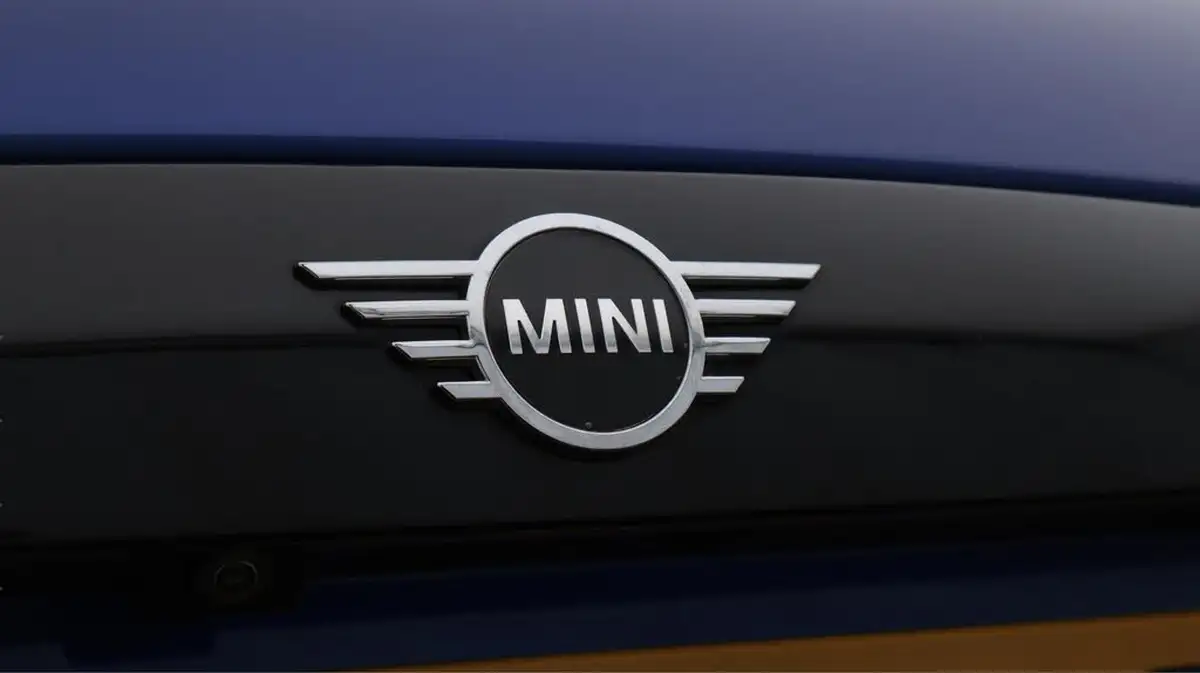 2020-mini-cooper-15-cooper-classic-nav-hatchback-3d-big-20