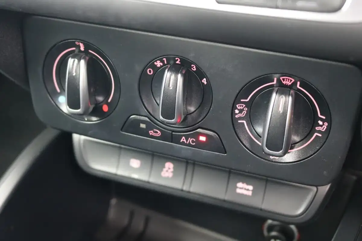 2017-audi-a1-14-tfsi-sport-hatchback-3d-big-26