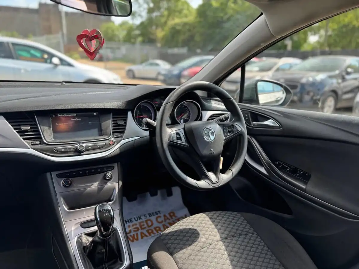 2015-vauxhall-astra-13cdti-design-16v-hatchback-big-38