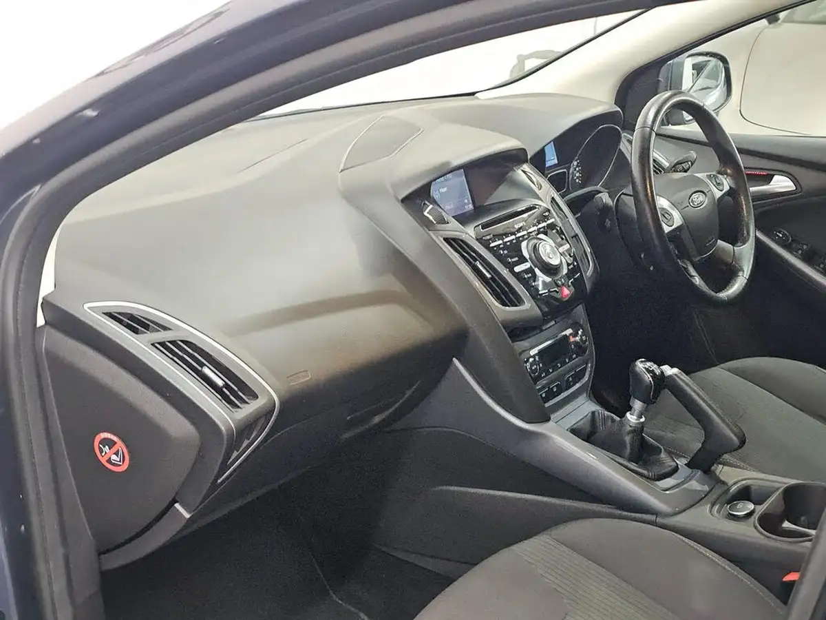 2014-ford-focus-10-titanium-navigator-scti-125ps-hatchback-big-14
