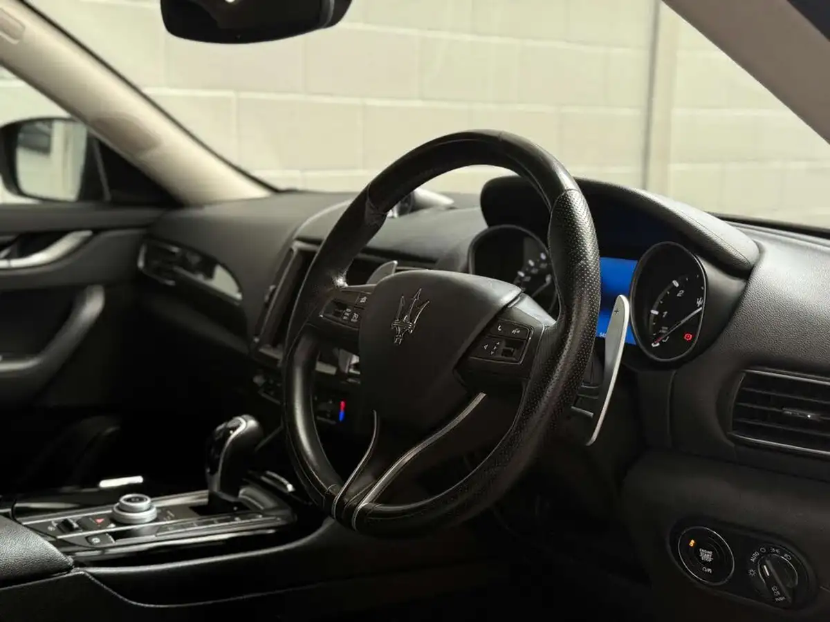 2018-maserati-levante-30td-gransport-nerissimo-edition-big-13