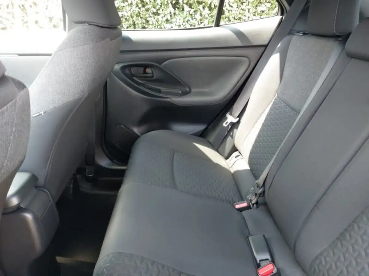 2021-toyota-yaris-15-vvt-i-design-panoramic-roof-big-5