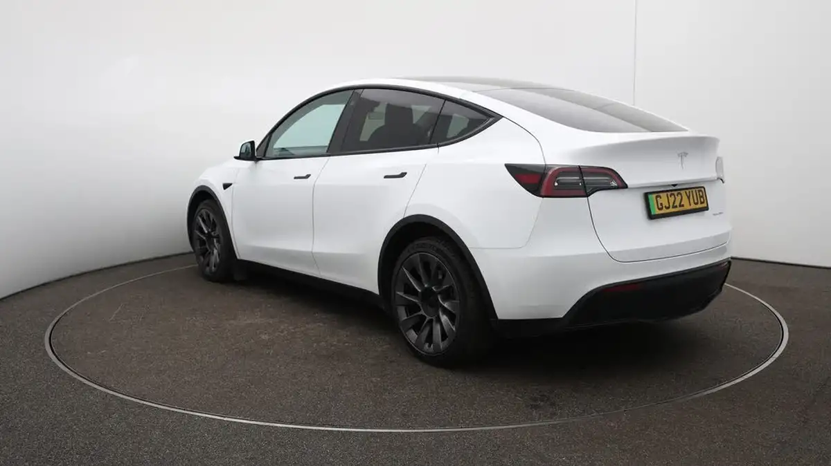 2022-tesla-model-y-e-long-range-big-61