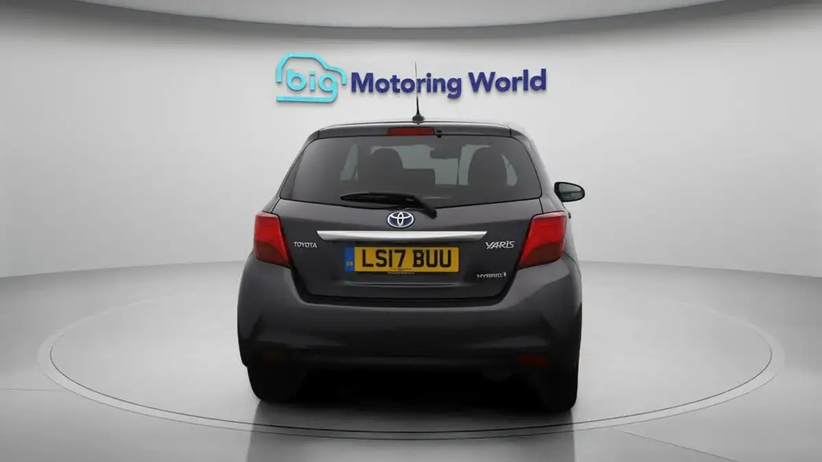2017-toyota-yaris-15-vvt-i-icon-hybrid-big-6
