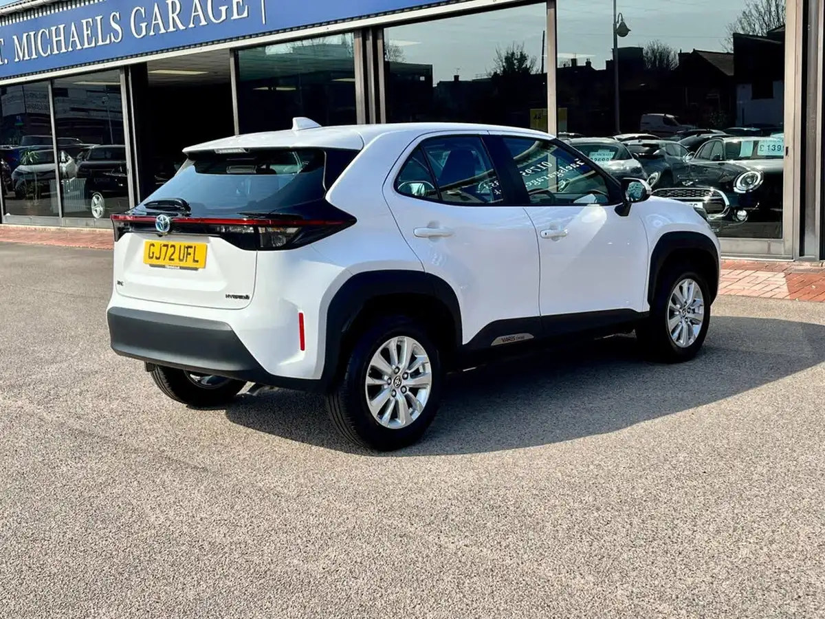 2022-toyota-yaris-cross-15-vvt-i-icon-big-7