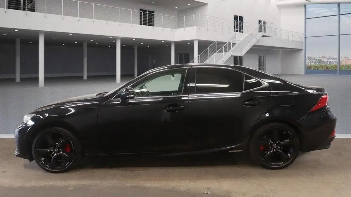 2016-lexus-is-300h-25-sport-big-10