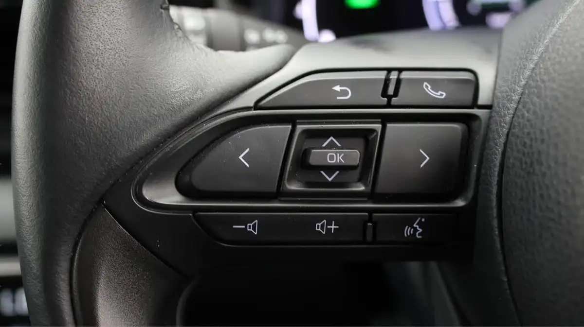 2024-toyota-yaris-15-vvt-i-design-big-22