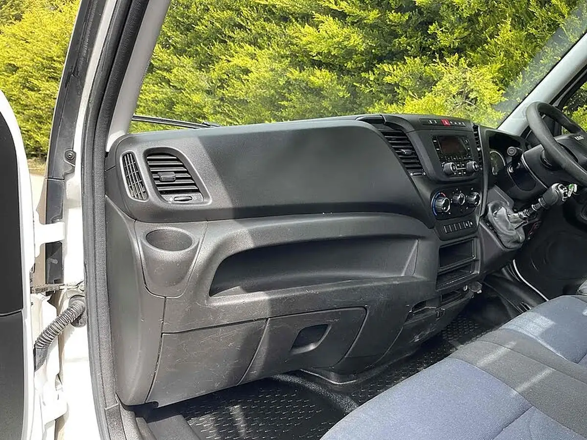 2021-iveco-daily-s-class-23td-35s14-3450-eu6-chassis-cab-hi-matic-big-10