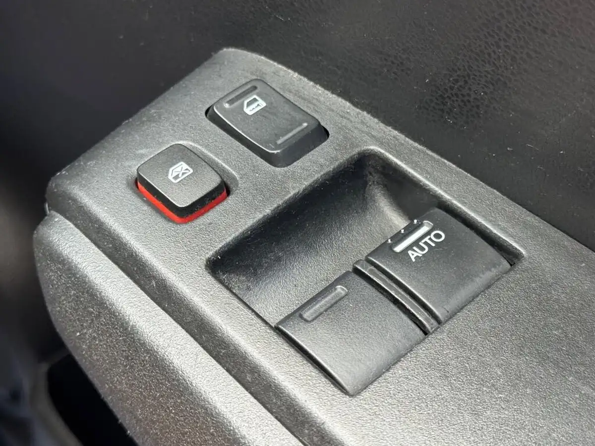 2010-honda-jazz-12-s-big-15