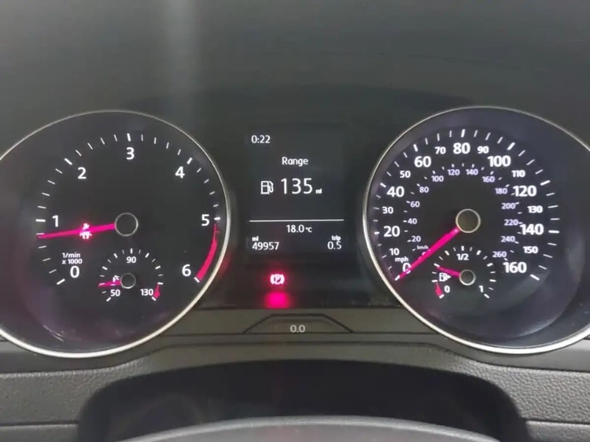 2015-volkswagen-passat-16tdi-bmtss-saloon-4d-big-10