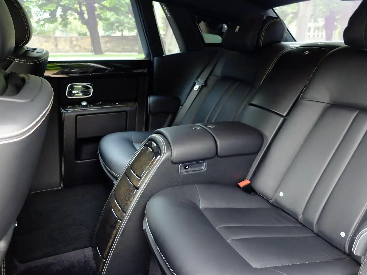 2016-rolls-royce-phantom-67-coupe-2d-big-27