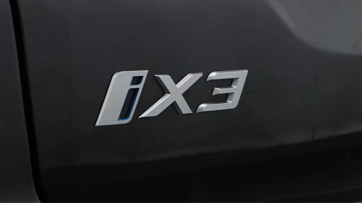 2022-bmw-ix3-e-m-sport-big-23