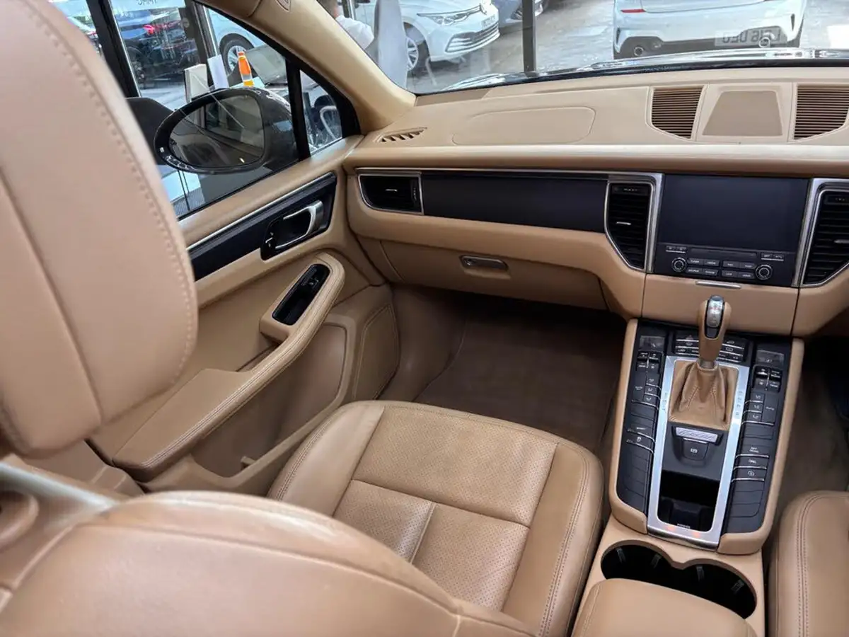 2016-porsche-macan-20-big-36