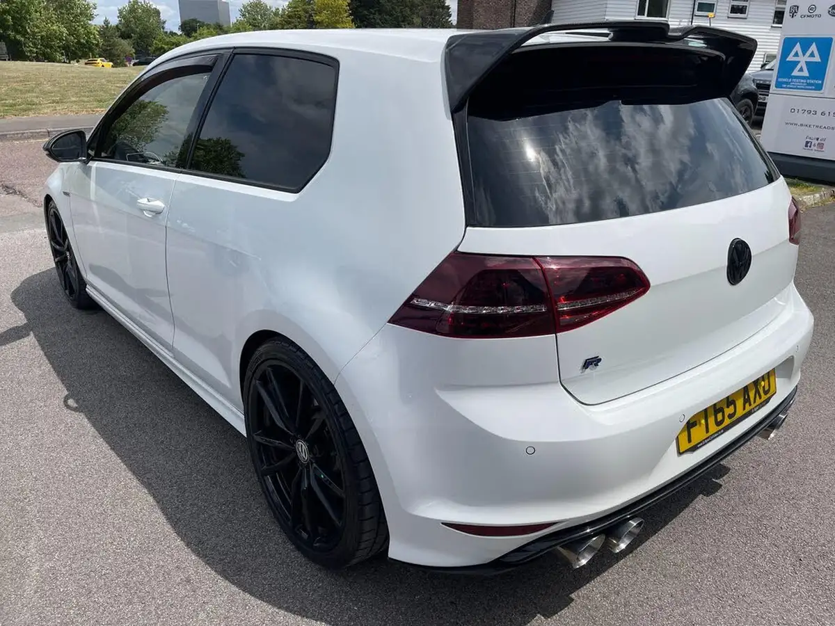 2016-volkswagen-golf-20-tsi-r-4x4-bmtss-hatchback-3d-dsg-big-13