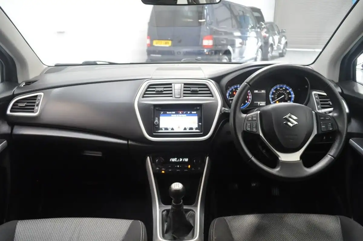 2014-suzuki-s-cross-16-sz-t-big-22