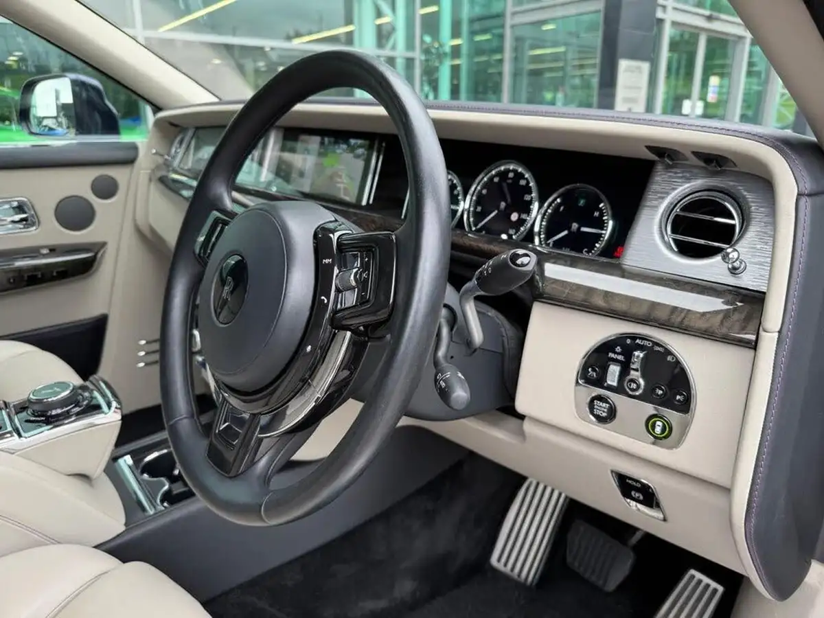 2018-rolls-royce-phantom-67-big-18