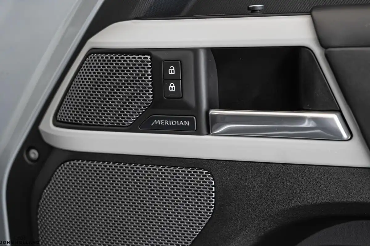 2021-land-rover-90-defender-30-d250-hse-big-42