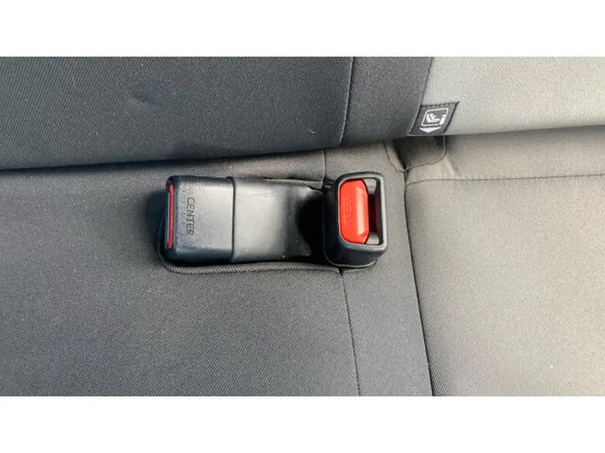 2019-toyota-yaris-15-vvt-i-icon-tech-111bhp-1496cc-big-16