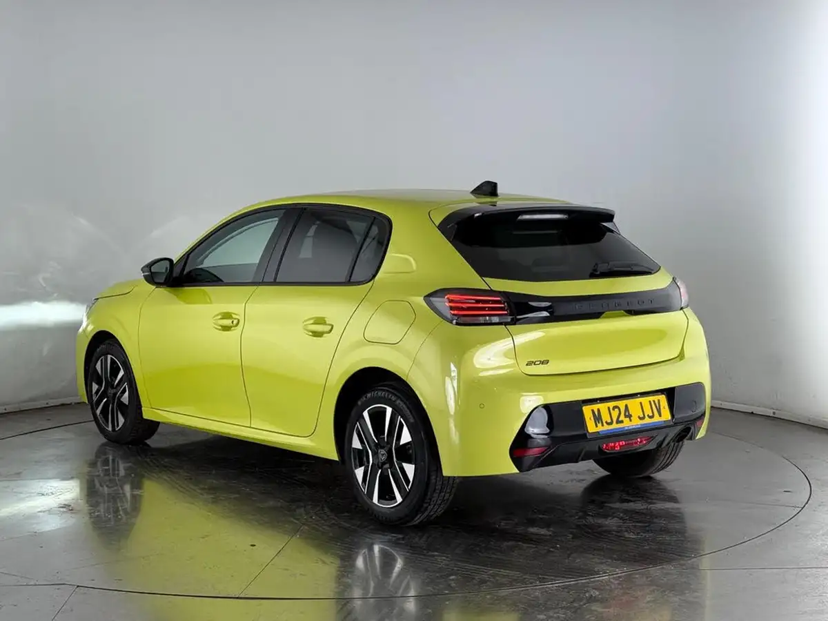 2024-peugeot-208-12-puretech-allure-big-4