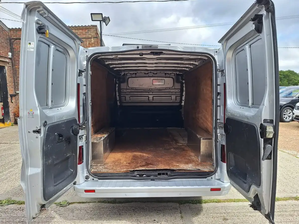 2017-vauxhall-vivaro-16cdti-sportive-2900-l2h1-125pseu6-biturbo-ss-ecotec-panel-big-10