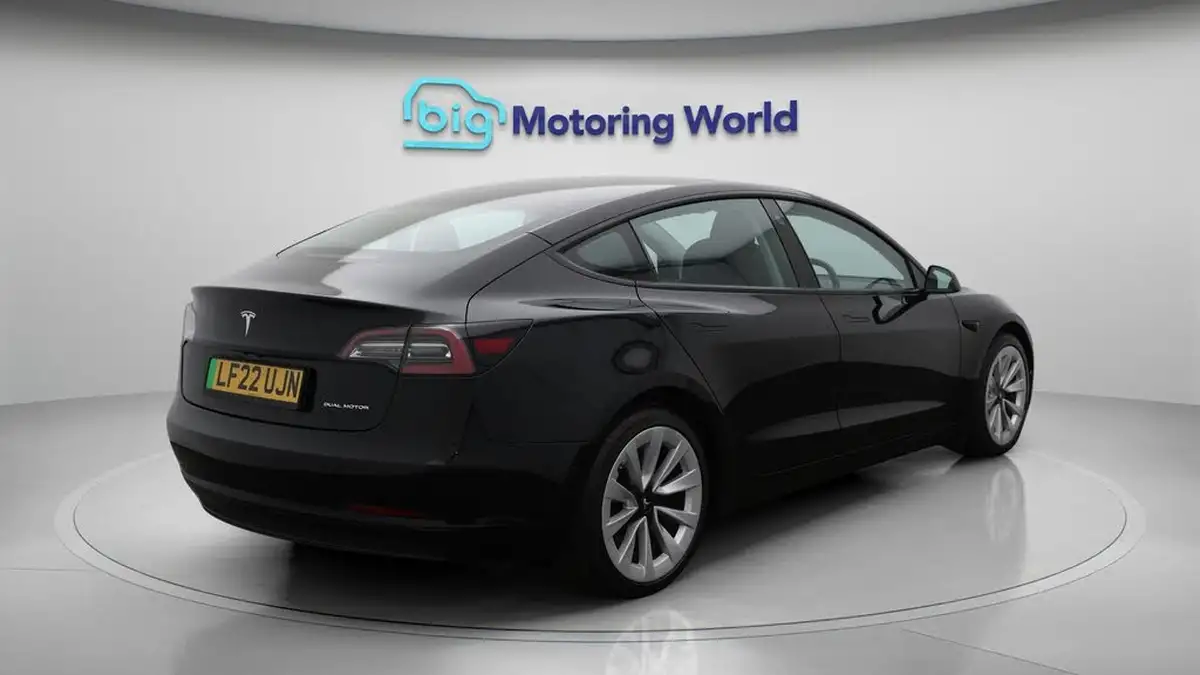 2022-tesla-model-3-e-long-range-big-7