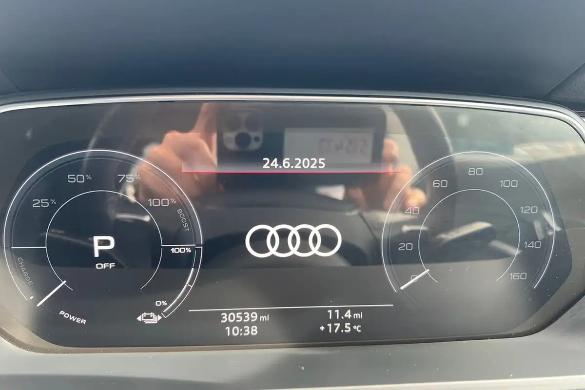 2019-audi-e-tron-55e-launch-edition-big-31