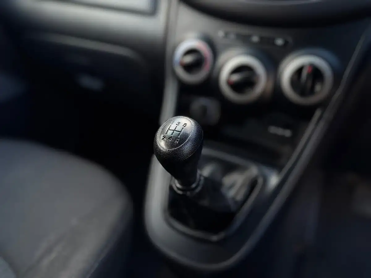 2012-hyundai-i10-12-classic-85bhp-big-16