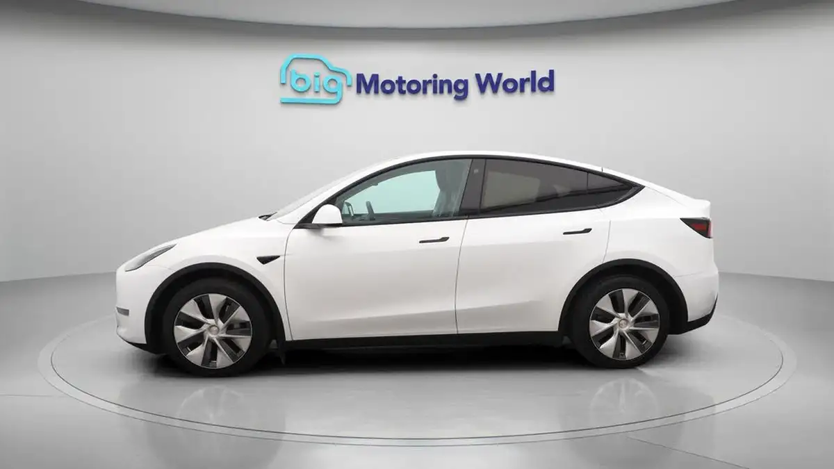 2023-tesla-model-y-e-long-range-big-4