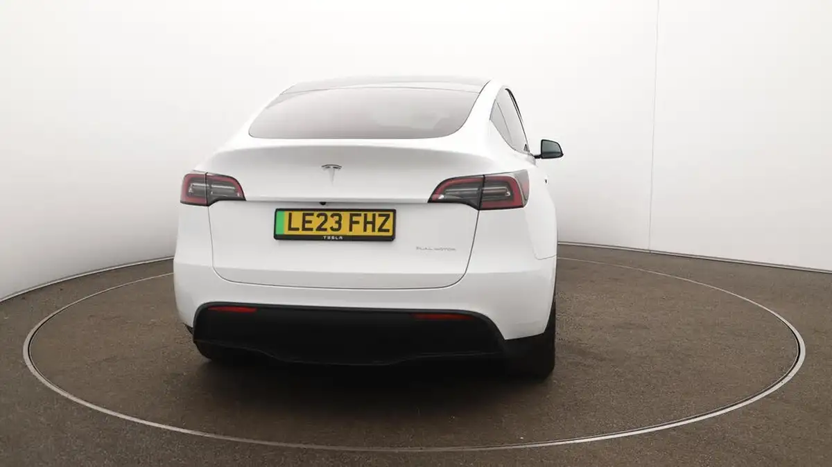 2023-tesla-model-y-e-long-range-big-56
