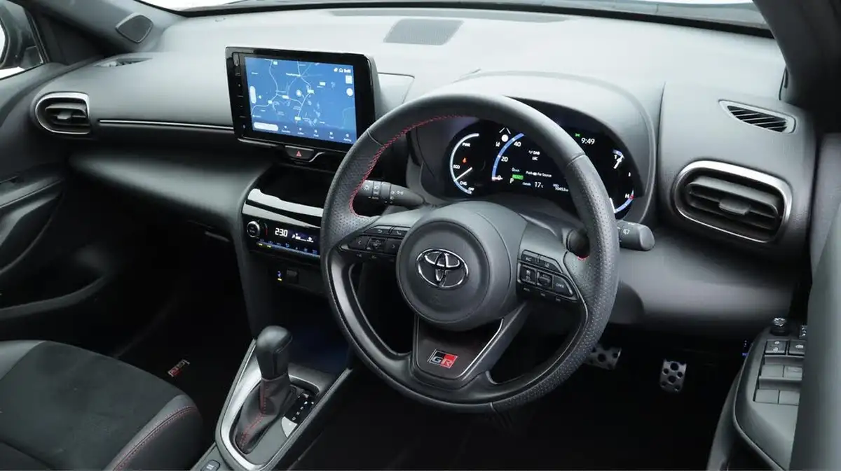 2023-toyota-yaris-cross-15-vvt-i-gr-sport-big-9