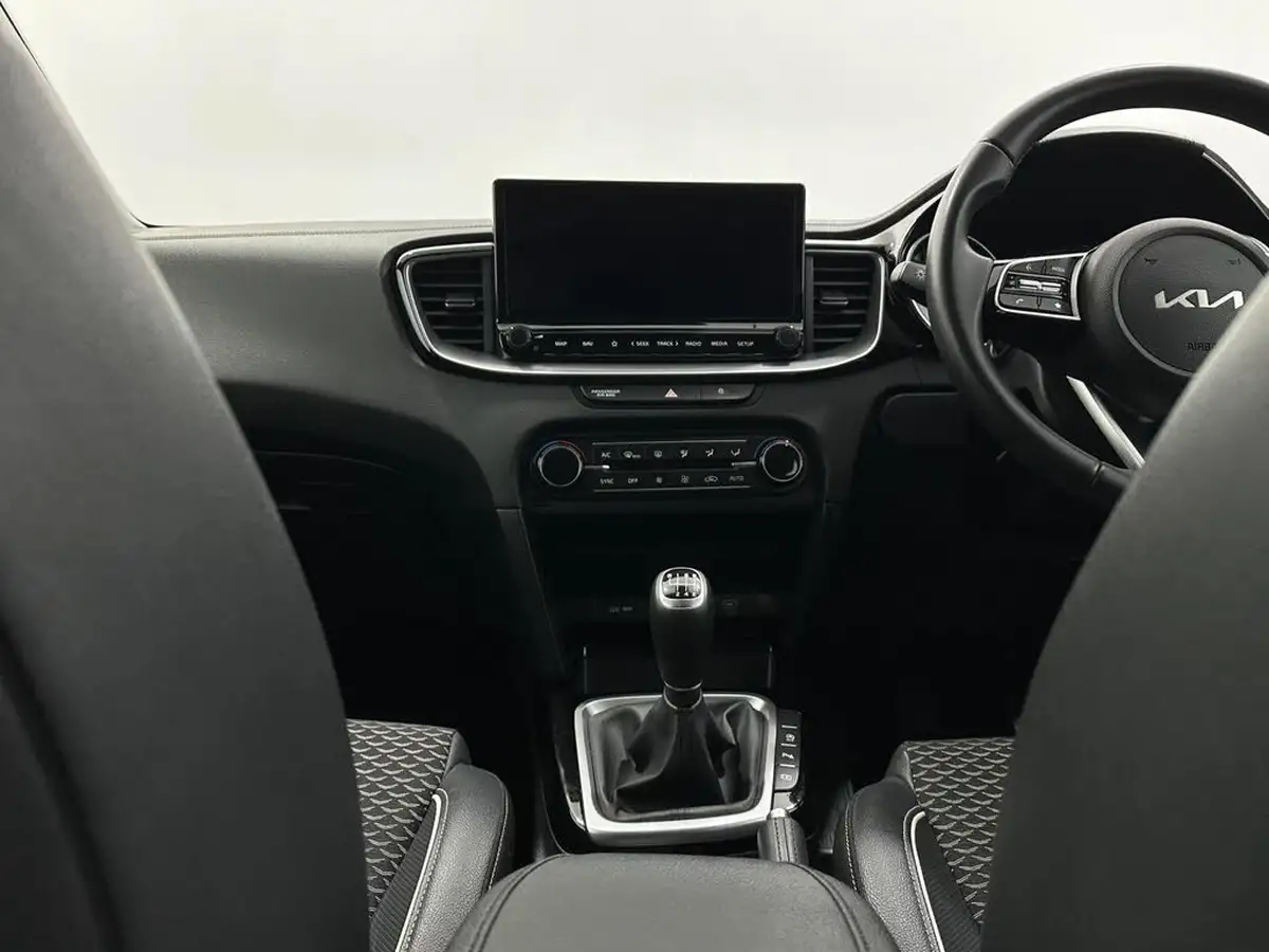 2023-kia-ceed-15-t-gdi-3-158bhp-hatchback-big-17