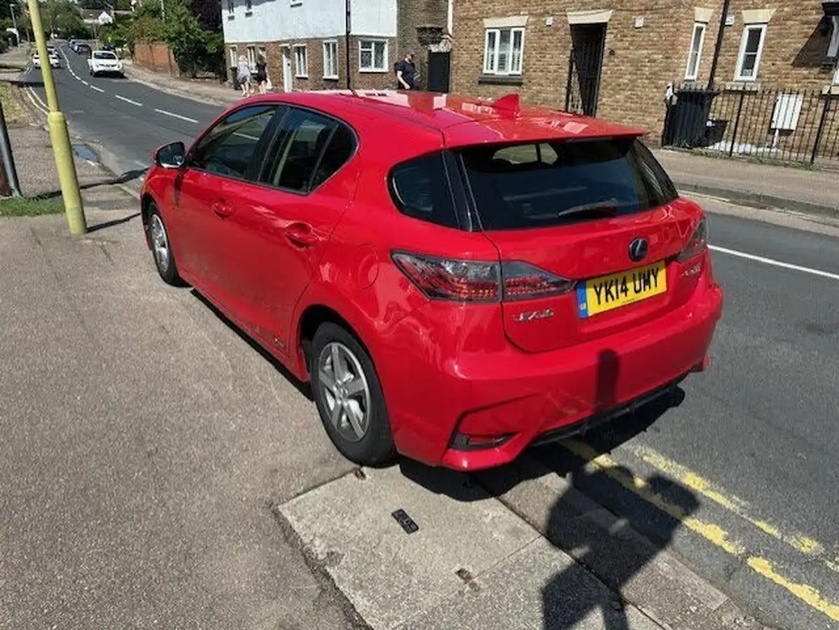 2014-lexus-ct-200h-18-s-big-3