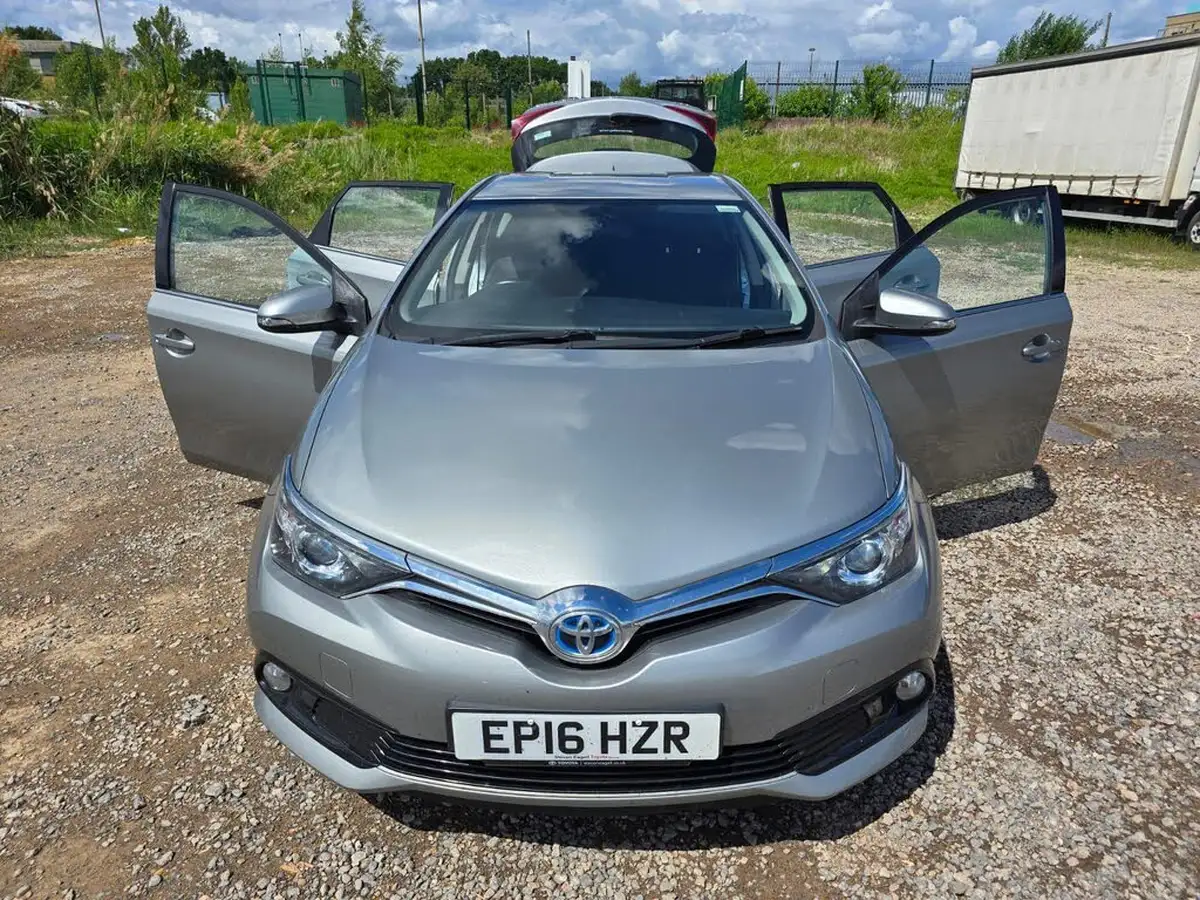 2016-toyota-auris-18-vvt-i-hsd-icon-hatchback-big-6