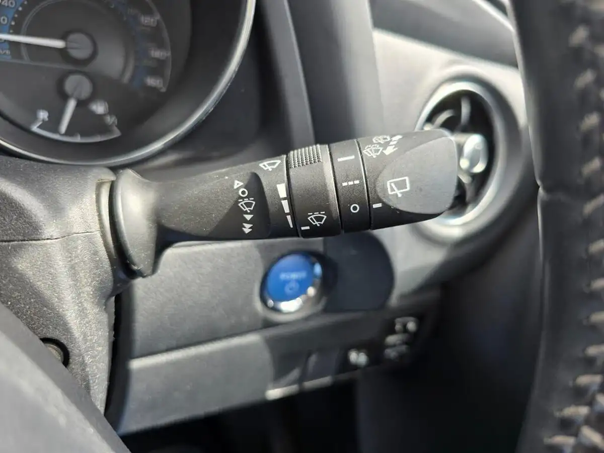 2016-toyota-auris-18-vvt-i-hsd-icon-hatchback-big-30