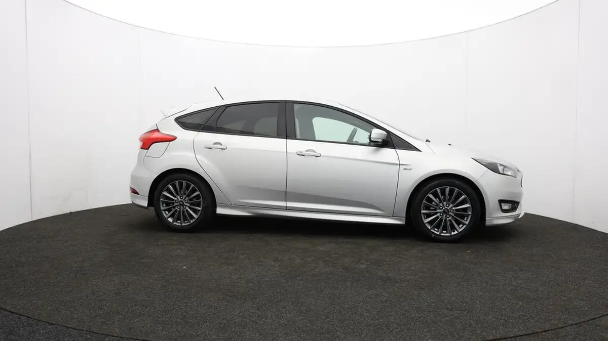 2018-ford-focus-10t-st-line-140ps-hatchback-big-43
