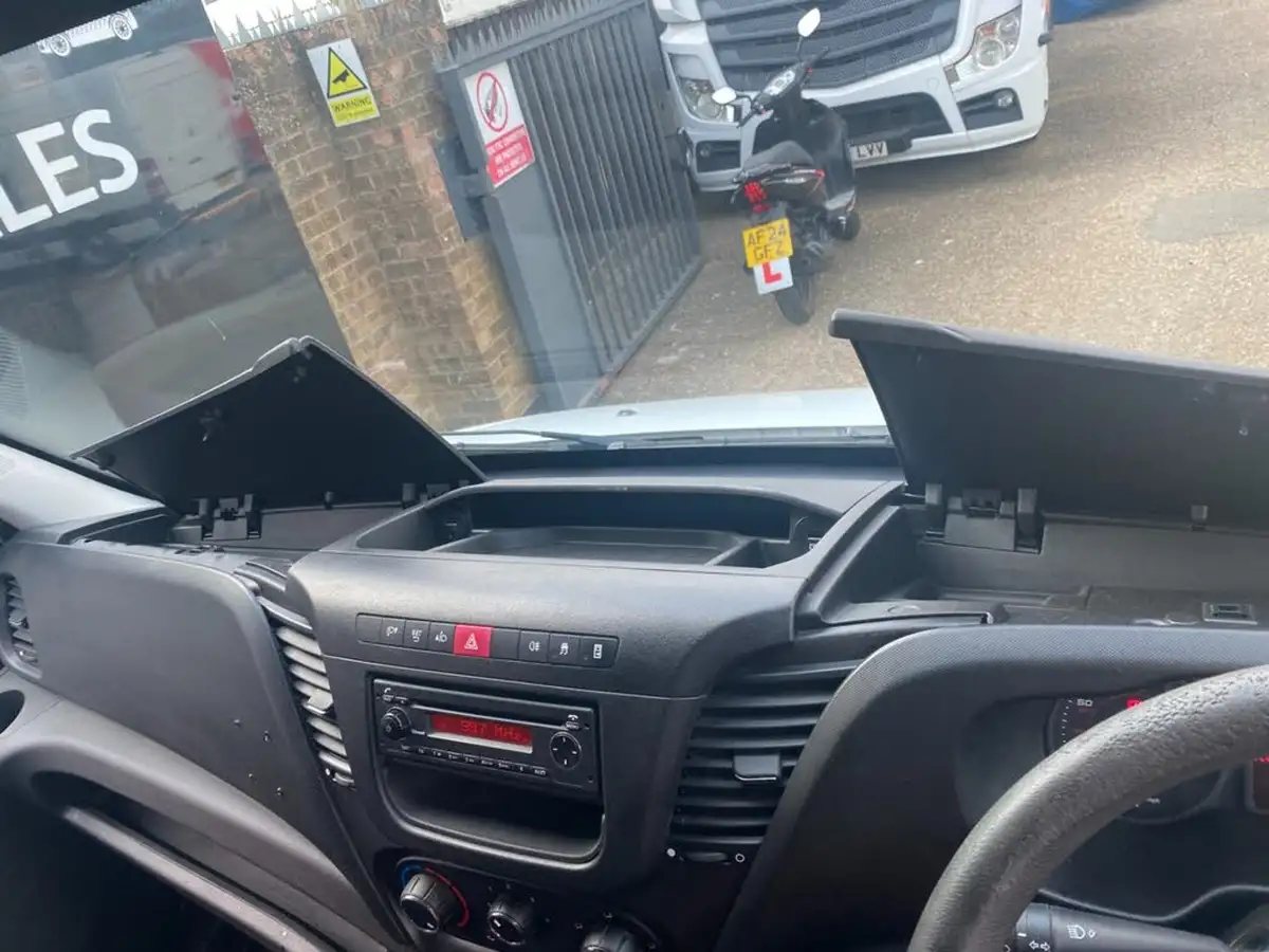 2019-iveco-daily-s-class-23td-35s12v-3520-h1-business-big-32