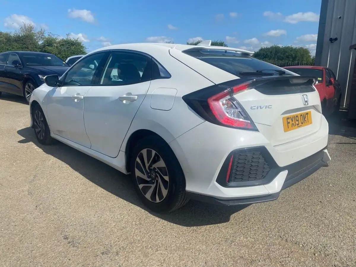 2019-honda-civic-16-i-dtec-se-hatchback-5d-big-3