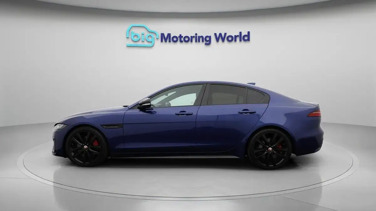 2021-jaguar-xe-20-d200-r-dynamic-black-big-4