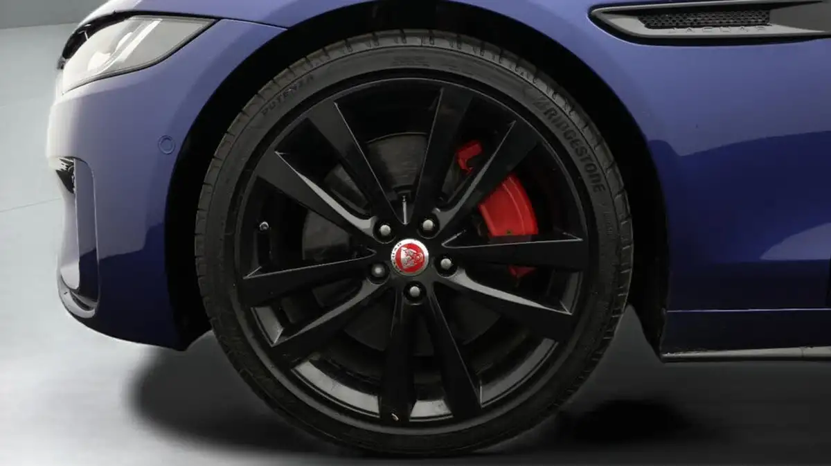 2021-jaguar-xe-20-d200-r-dynamic-black-big-28