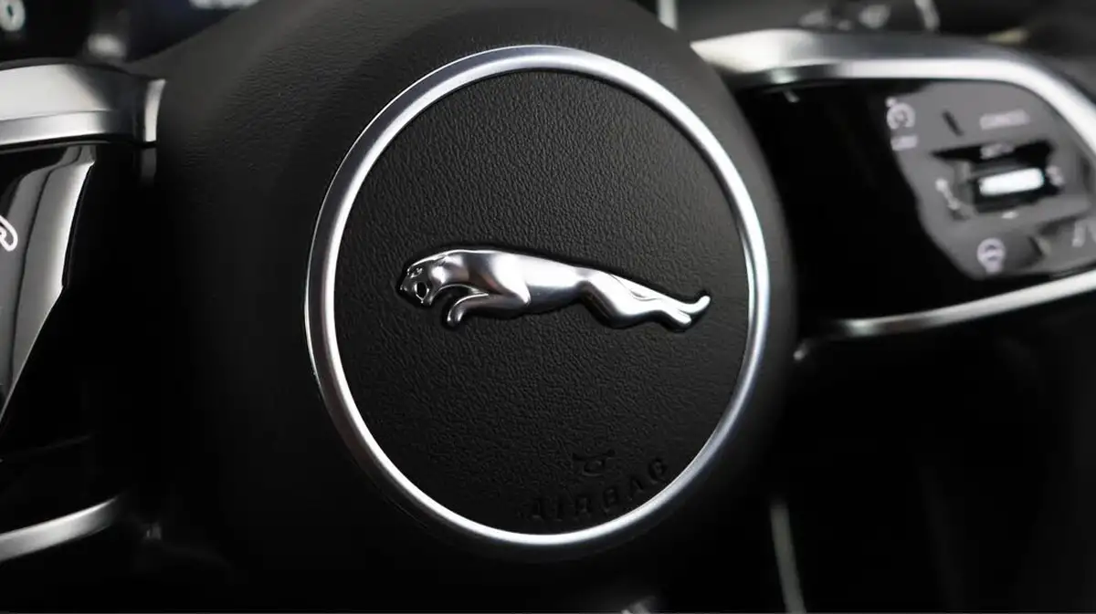 2022-jaguar-i-pace-ev400-hse-black-big-23