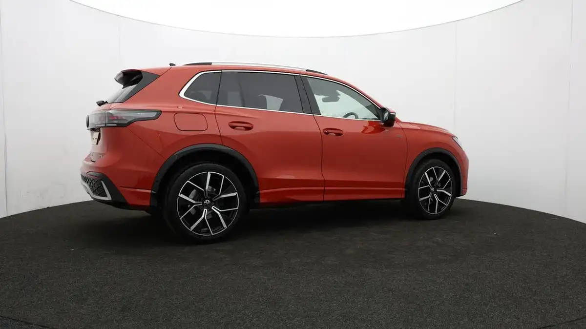 2024-volkswagen-tiguan-15-etsi-r-line-big-40