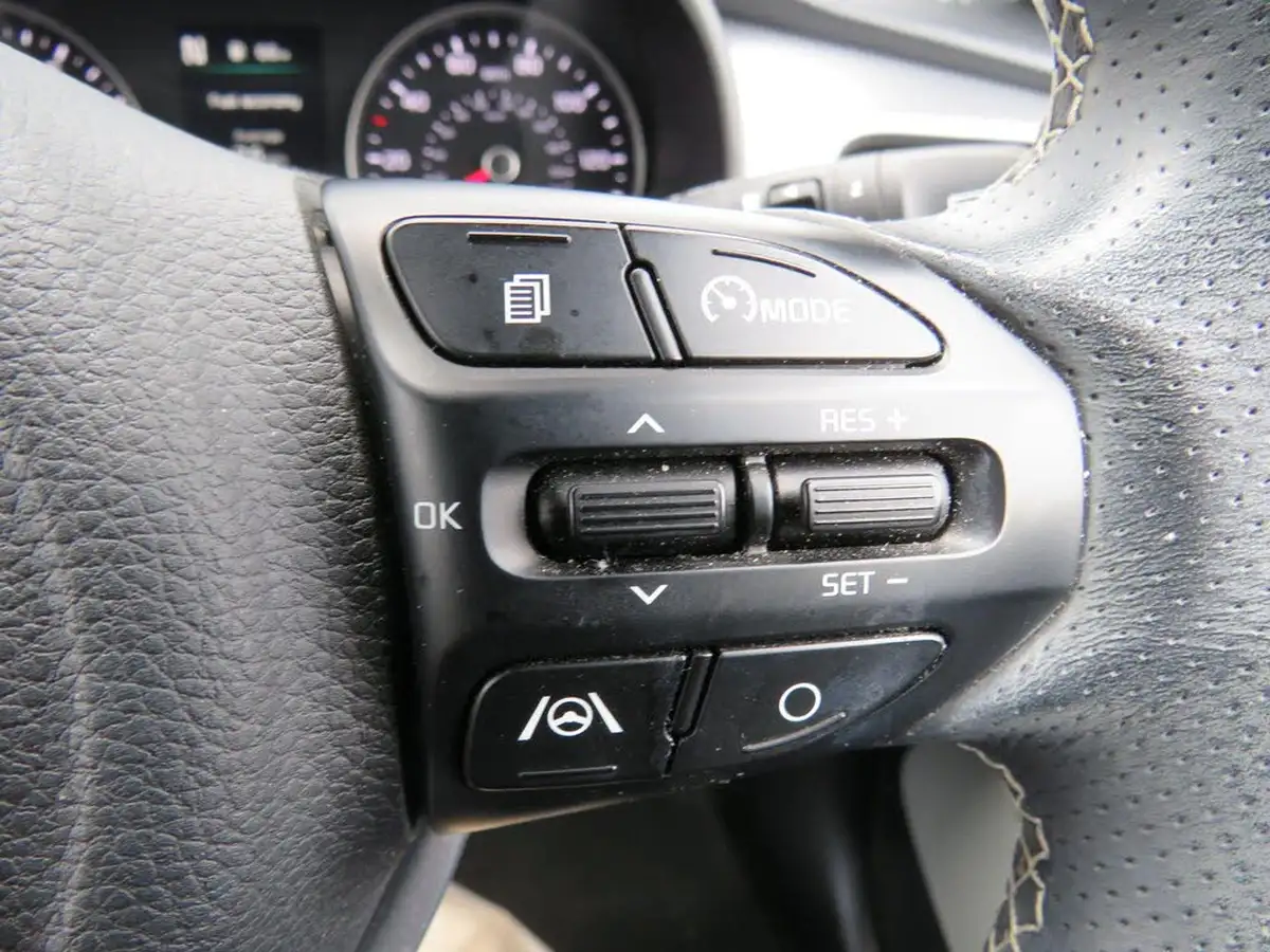 2022-kia-stonic-10-t-gdi-connect-big-21