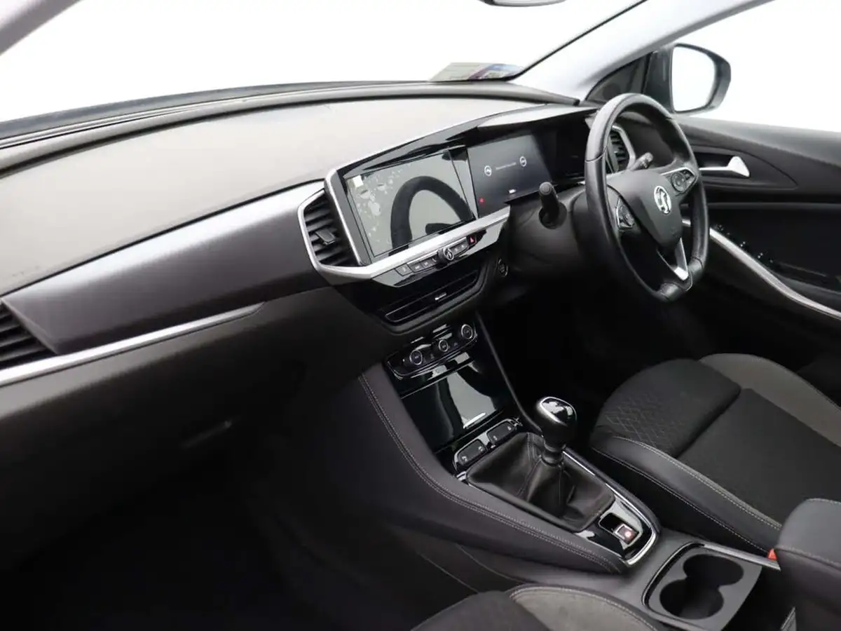 2022-vauxhall-grandland-12-elite-big-10