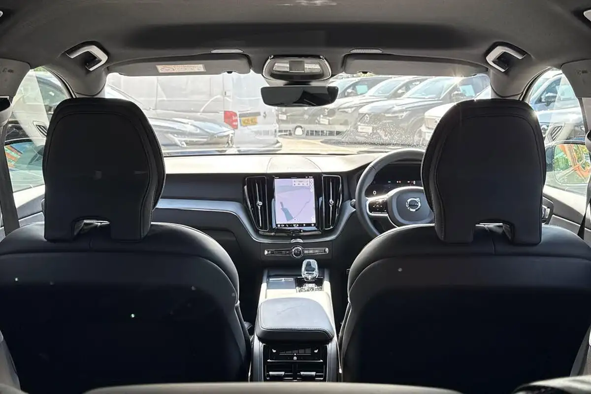 2025-volvo-xc60-20-b5-plus-black-edition-big-20
