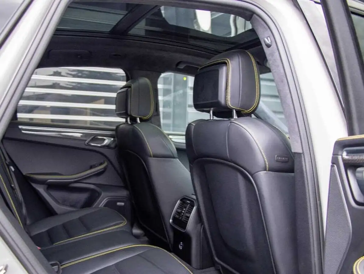 2020-porsche-macan-29-v6-turbo-big-23