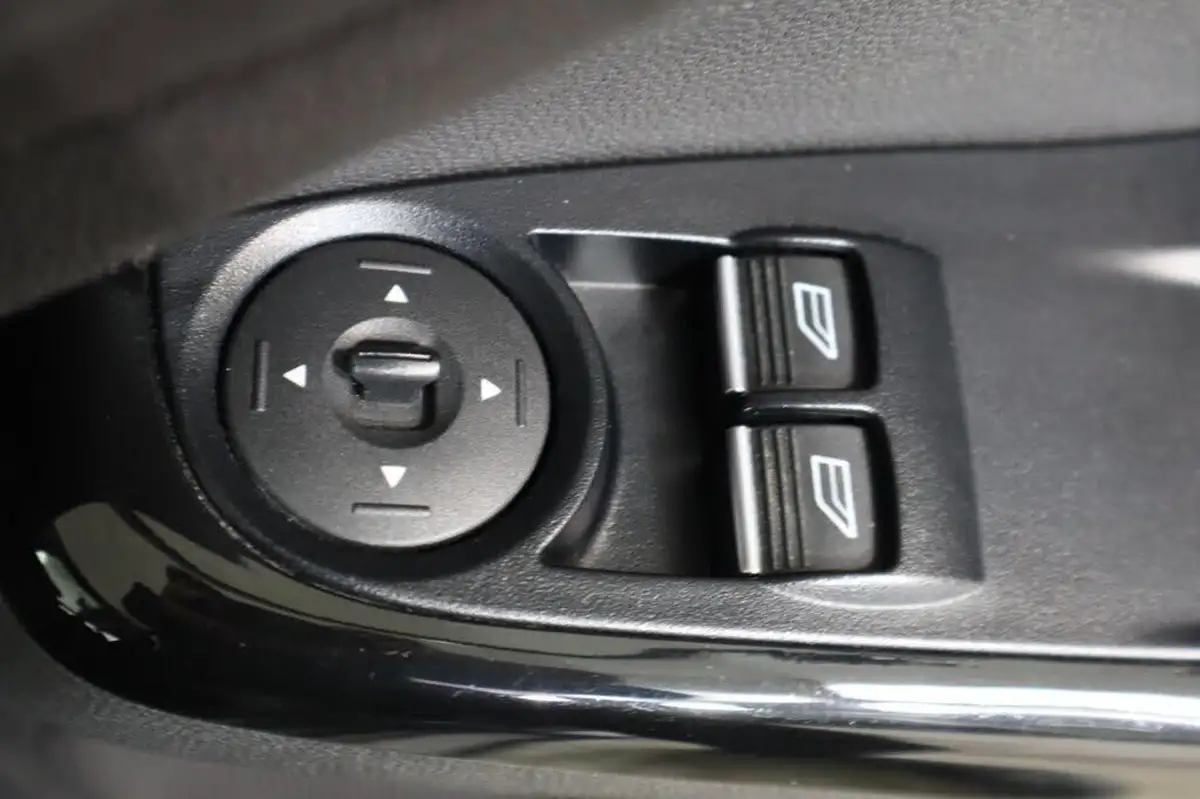 2016-ford-fiesta-125-zetec-5d-big-28